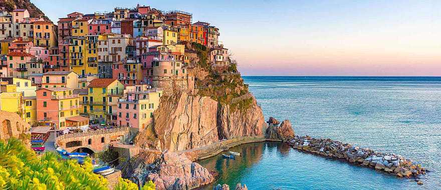 Manarola on the cliffs of the Cinque Terre in Italy