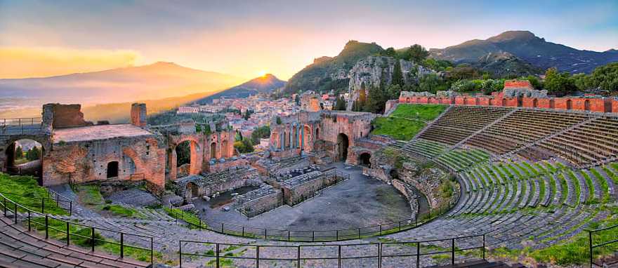 Taormina Greece Theater in Sicily, Italy Taormina Greece Theater in Sicily, Italy