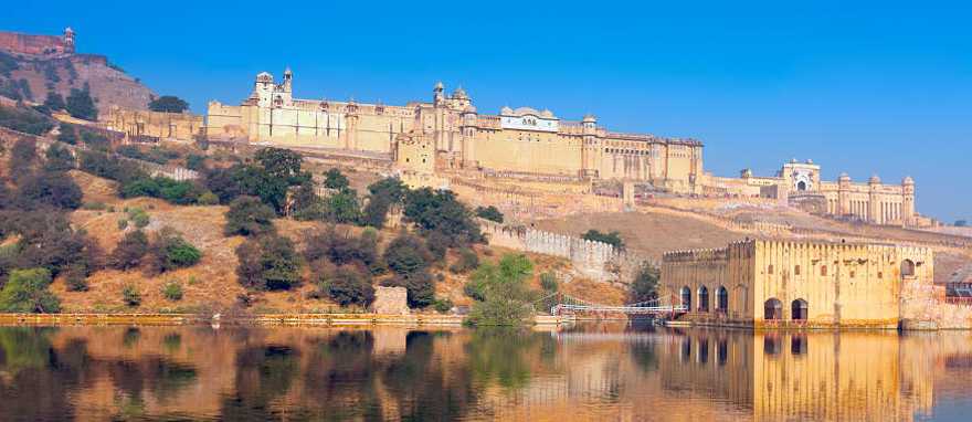 Maota lake and Amber Fort in Jaipur, Rajasthan, India Maota lake and Amber Fort in Jaipur, Rajasthan, India